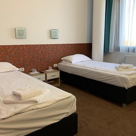 Motel Ruta 33 อาราด ภายนอก รูปภาพ
