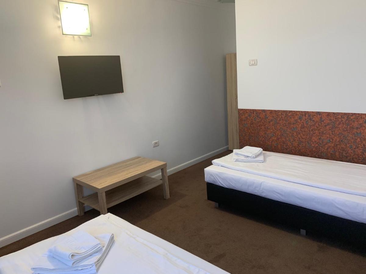 Motel Ruta 33 อาราด ภายนอก รูปภาพ